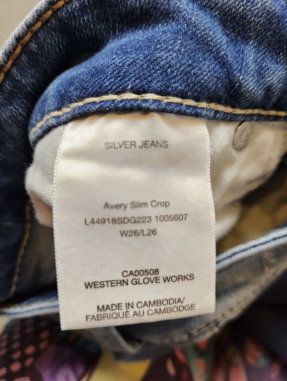 SILVER Avery Slim Crop jeans size 26 Distressed. - Picture 7 of 11
